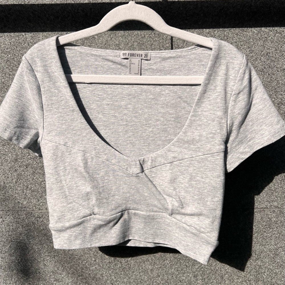 Brand new forever 21 grey athletic tee XS